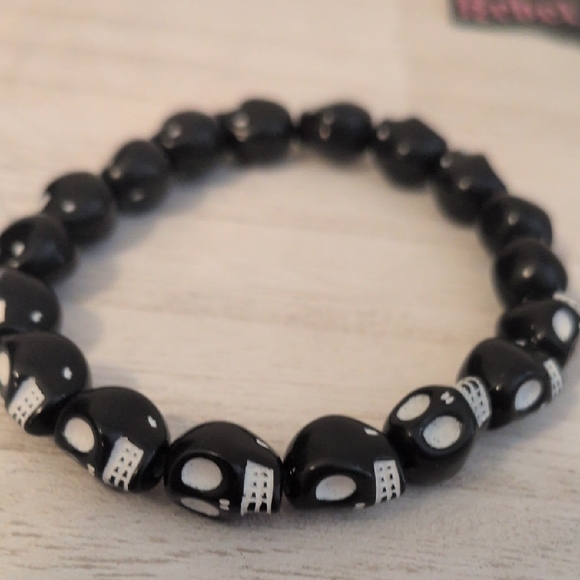 Hot Topic Black and White Skull Bead Bracelets - Picture 6 of 6